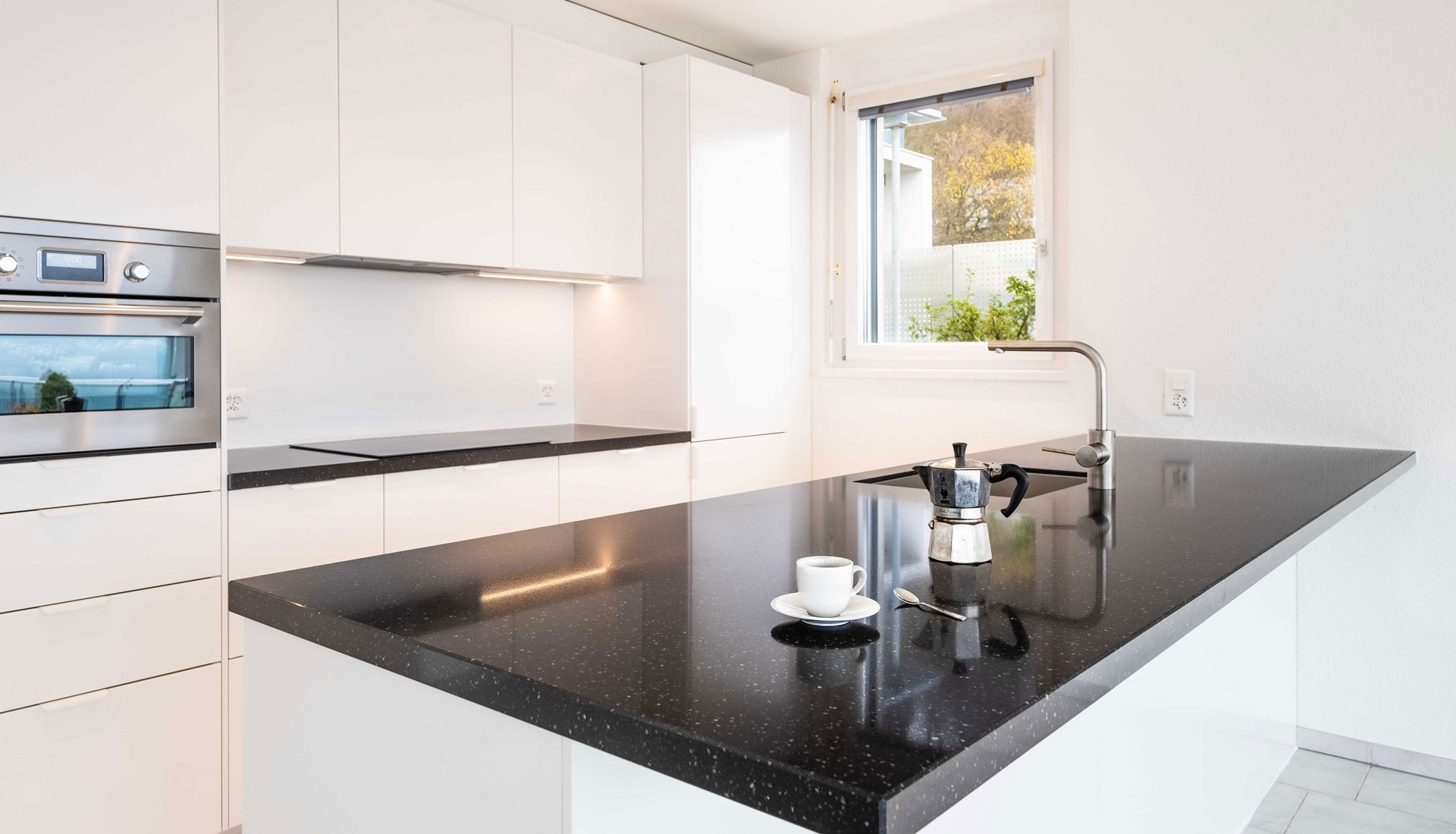 奈良県・大阪府・京都府など近畿一円の外壁工事・住まいの塗り替え・屋根工事・住宅リフォームなら細やかサービスが自慢のまごころ工務店にお任せください。